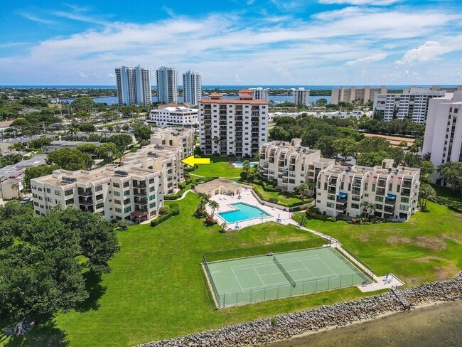 Photo - 372 Golfview Rd Unit 201