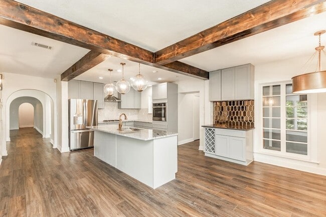 Photo - 118 N Caldwood Dr