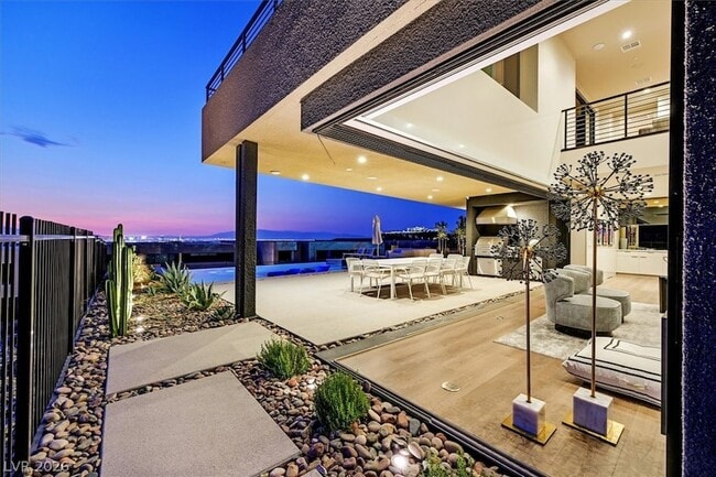 Photo - 807 Magnum Cliff Ct