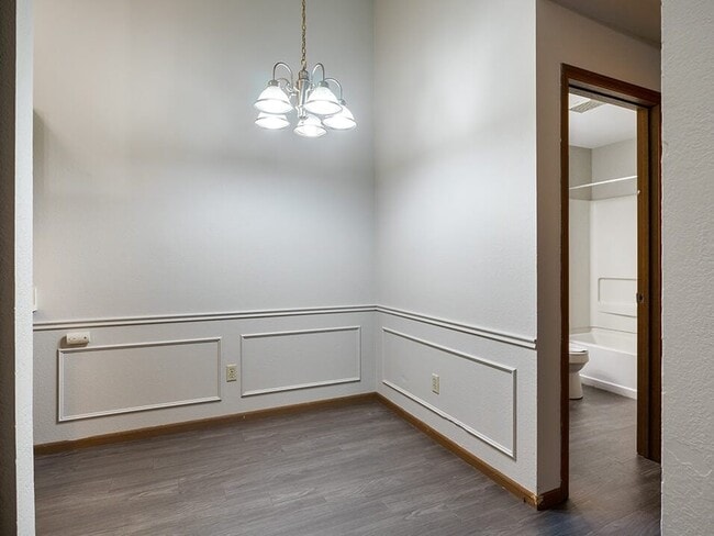 Dining Area - Valley Stream Apartments