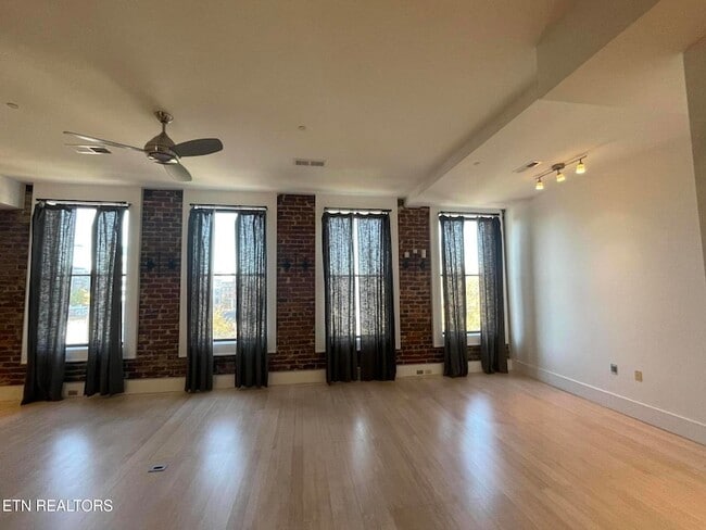 Photo - 106 W Summit Hill Dr SW Unit 302