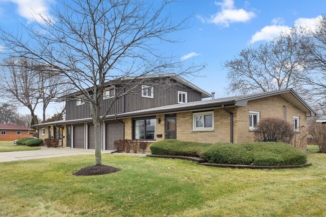 Photo - 537-541 N Edgelawn Drive Unit 541 Unit 541
