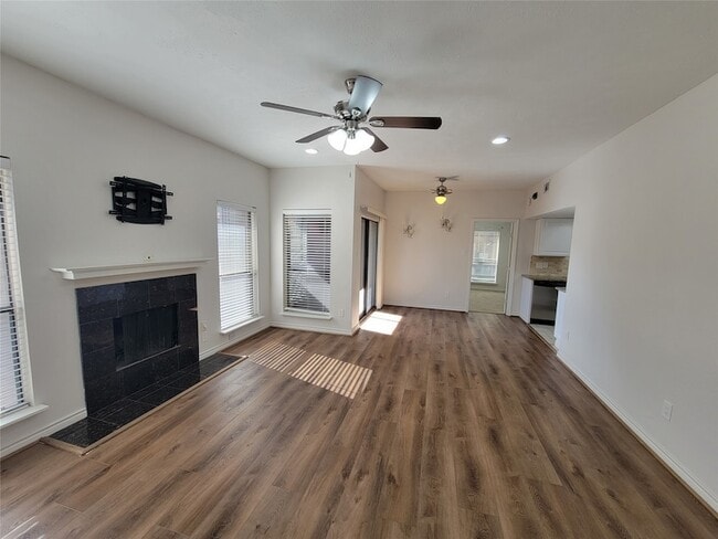 Photo - 2025 Augusta Dr Unit 303