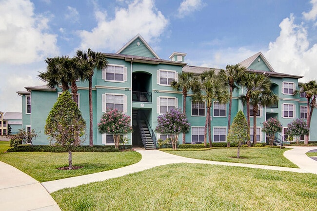 Lushly-landscaped Grounds - Bermuda Estates at Ormond Beach