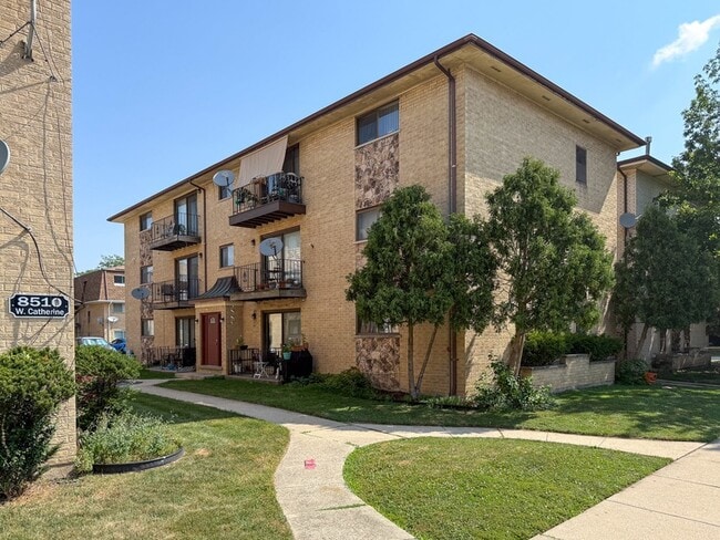 Building Photo - 8504 W Catherine Ave