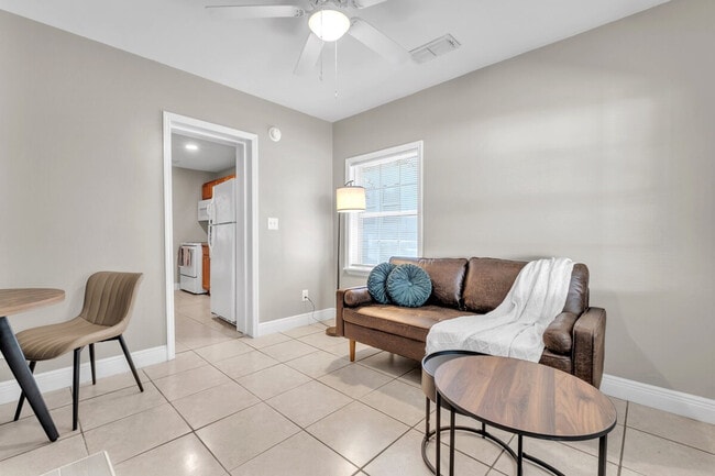 Building Photo - 905 Buena Vista Dr Unit SI ID1512961P