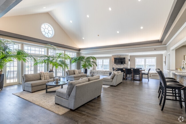 Clubhouse - Hunter Ridge Apartments