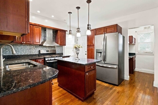 Building Photo - 15 Fairmount St Unit 2