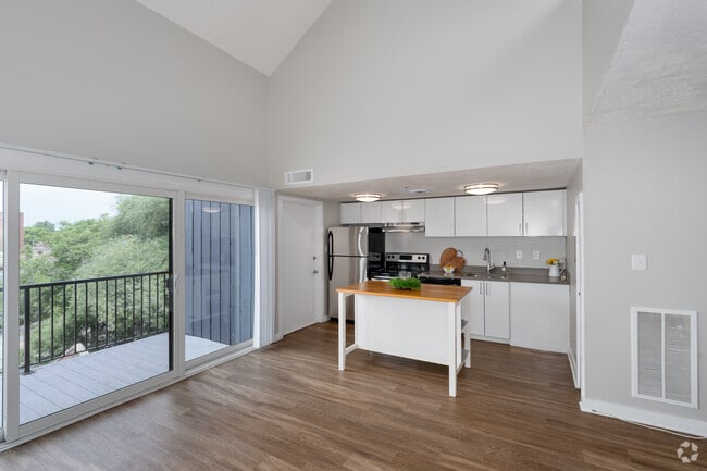 2BR, 2BA - 976SF - Kitchen - Charles Landing