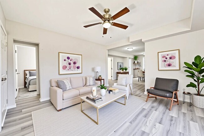 Photo - 424 S Broadway St