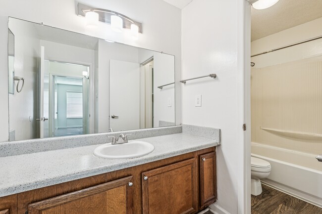 Building Photo - Huntleigh Woods