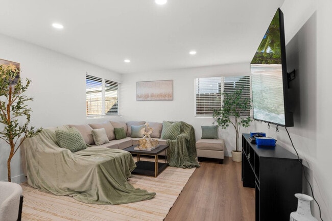 Building Photo - 1676 Raynell Way Unit ID1316300P