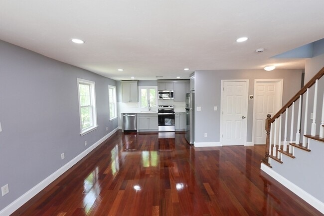 Building Photo - 70 Mt Hope St Unit 2