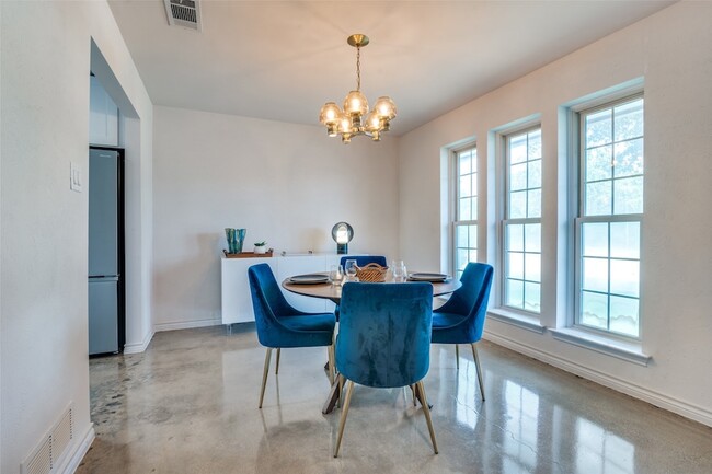 Photo - 2013 S Lakeshore Dr