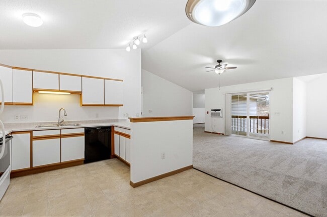 Photo - Oakridge Apartments