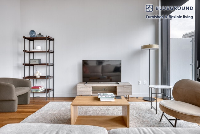 Photo - 676 N La Salle Dr Unit FL7-ID323