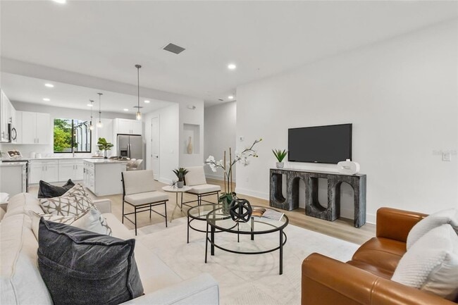 Photo - 218 Park Lake St