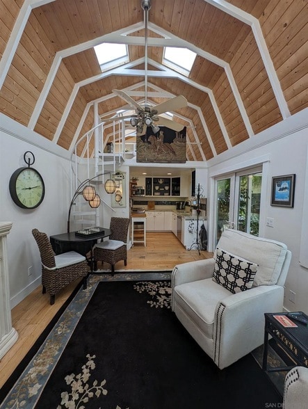 Photo - 201 N Rios Ave