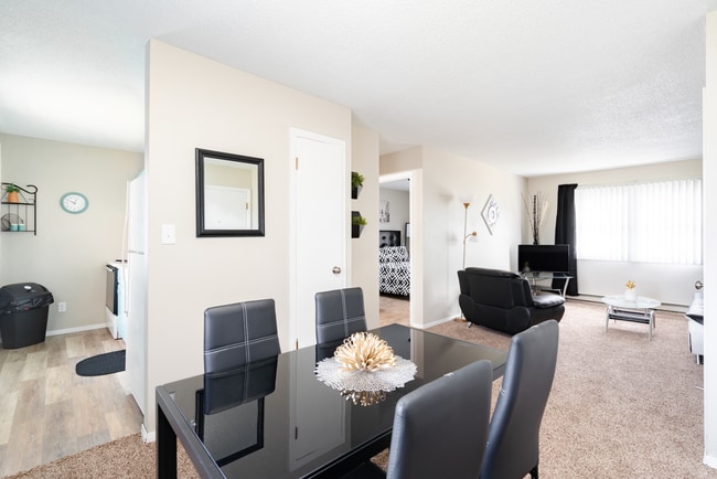 Photo - Brentwood Estates - Furnished & Unfurnished Apartments