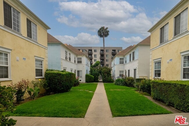 Photo - 6773 Yucca St Unit 4