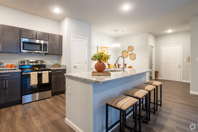 2BR, 2BA - 1,135 SF, Classic - Kitchen - Garden Estates