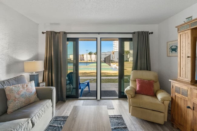 Building Photo - 8727 Thomas Dr Unit ID1354949P