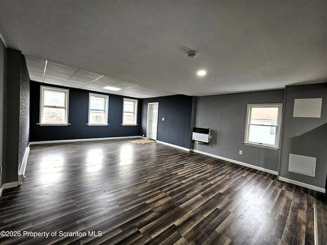 Photo - 119 N River St