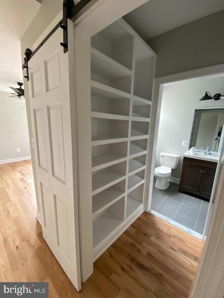 Photo - 325 E 21st St