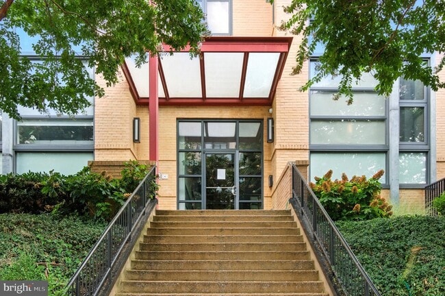 Building Photo - 1435 Chapin St NW Unit 4