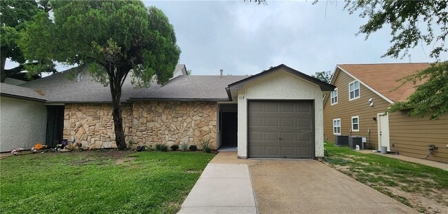 Building Photo - 1112 Airline Dr