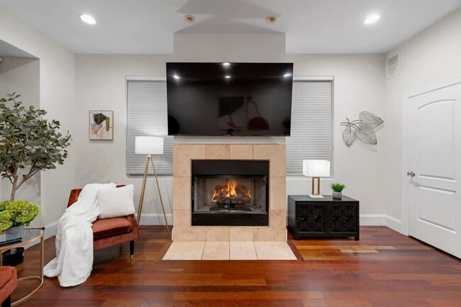 Building Photo - 1621 W Beach Ave Unit ID1244913P