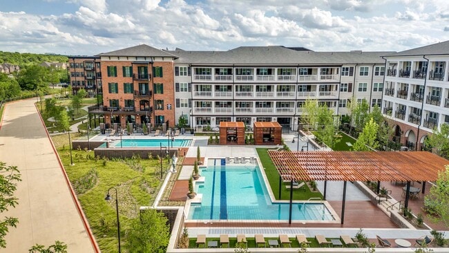 Building Photo - The Chloe