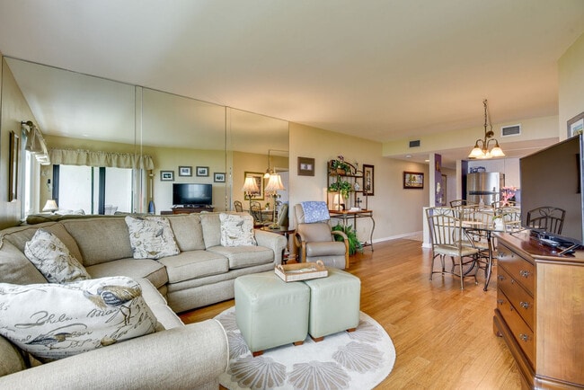 Building Photo - 501 Gulf Dr N Unit SI FL1-ID1628281P