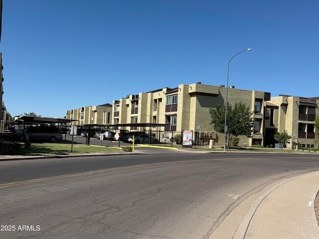 Photo - 461 W Holmes Ave