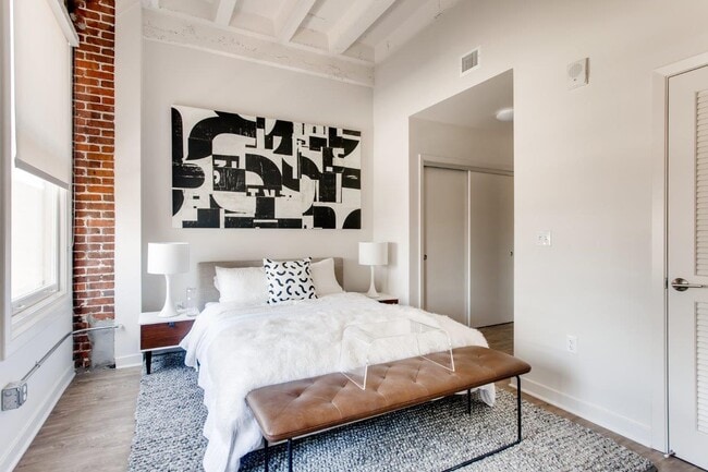 Photo - 625 Broadway