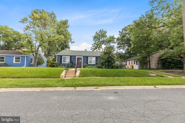 Building Photo - 719 Cotter Rd