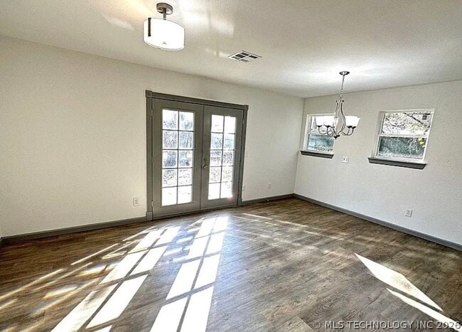 Photo - 139 W Kent St