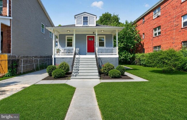 Photo - 6004 Clay St NE