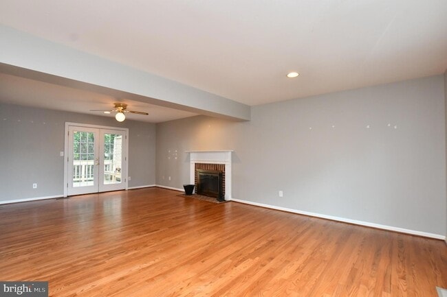 Photo - 350 Copperfield Ln