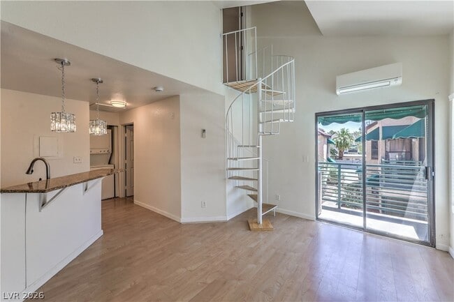 Building Photo - 460 Elm Dr Unit 204