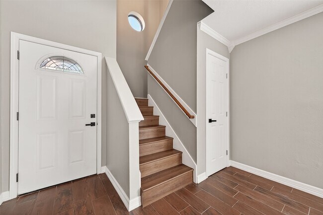 Photo - 1720 Old Creek Dr