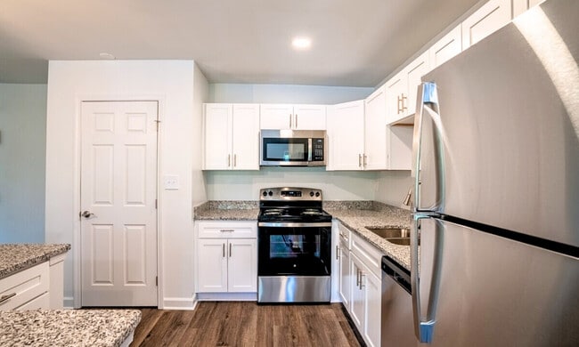 Photo - Colonial Village Apartments