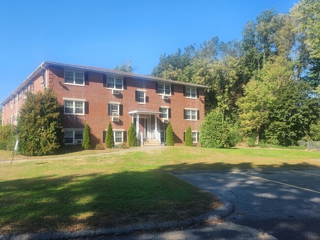 Building Photo - 135 Union St Unit 15