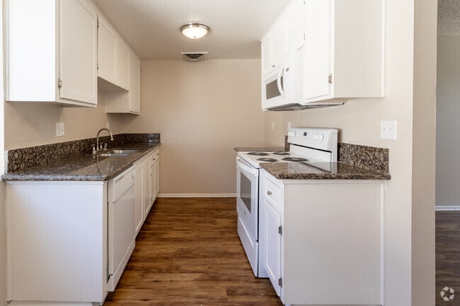 1BR, 1BA - 690 SF - Mission Village