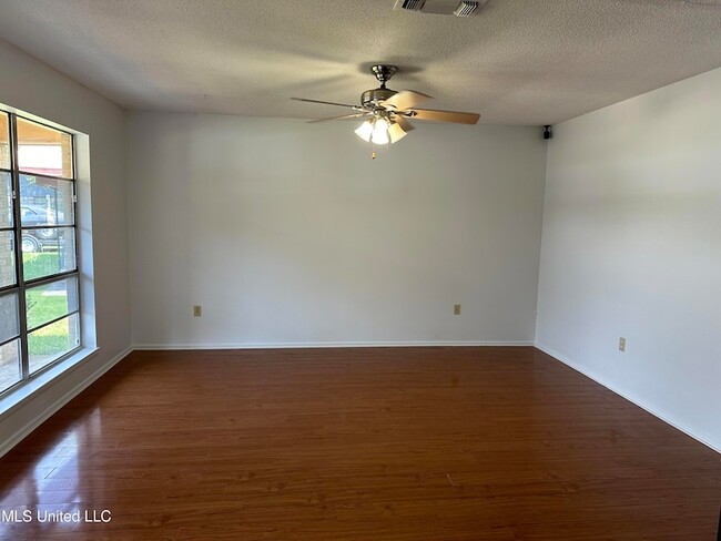 Photo - 209 Cedar Dr