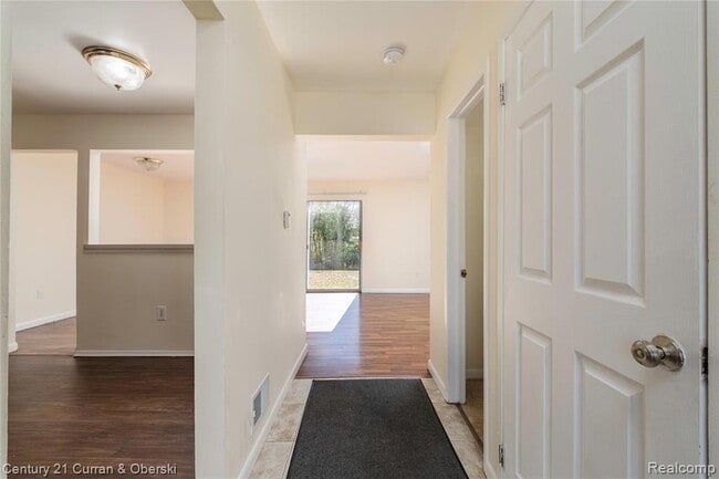 Photo - 44543 Savery Dr