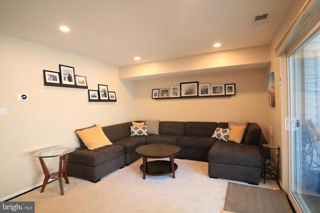 Photo - 748 Azalea Dr