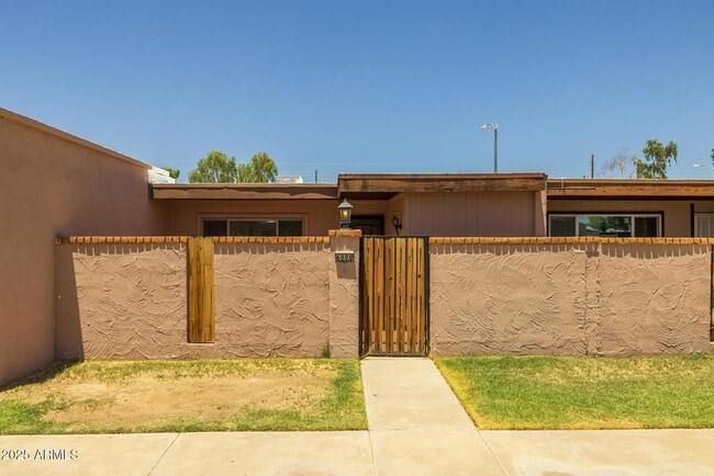 Photo - 6008 W Augusta Ave