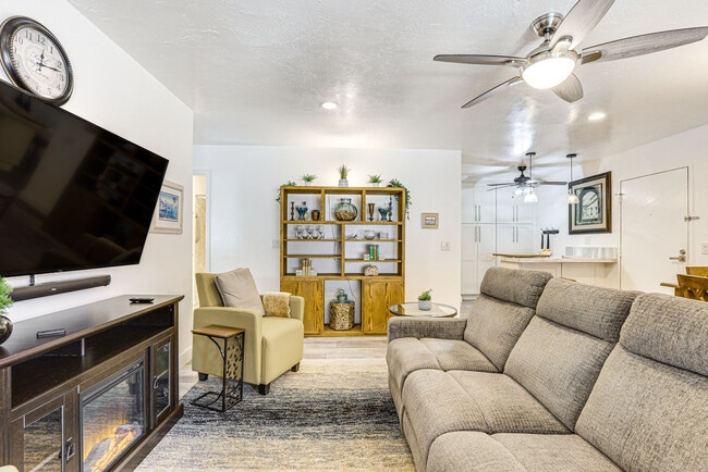 Building Photo - 265 Loma Alta Dr Unit SI FL2-ID1546488P
