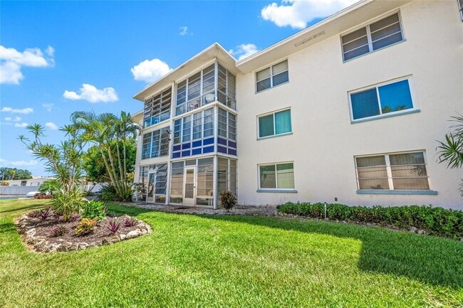 Building Photo - 708 S Tamiami Trl Unit 120